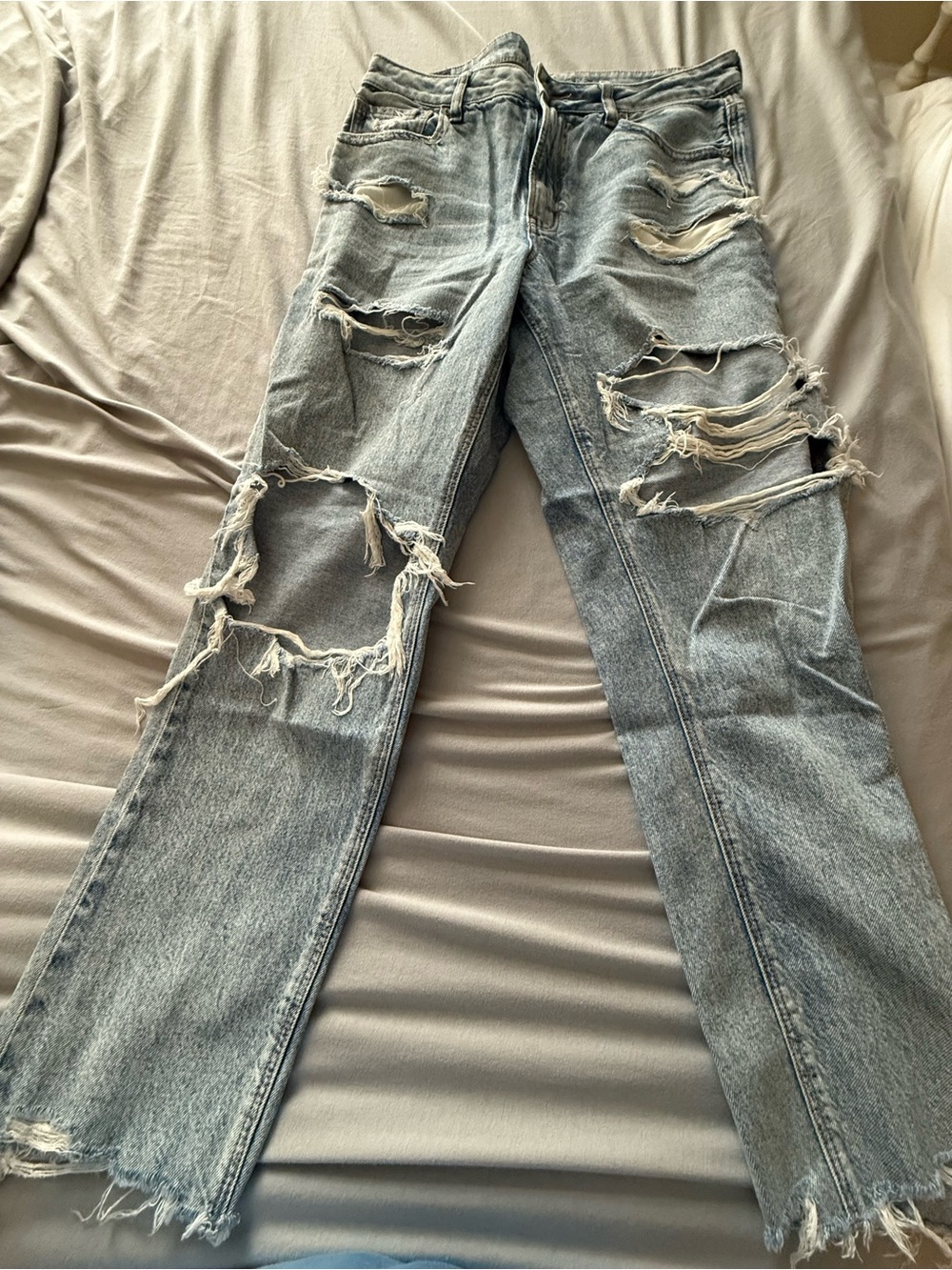 American Eagle Strigid Light Wash Distressed Ripped Jeans Size 12